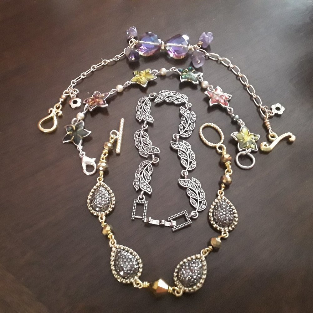 Four bracelets gold and silver tone around 7,5" each. Price is for 4 items.